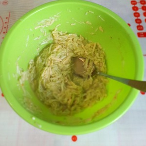 Сырно-кабачковые лепешки в духовке Сырно-кабачковые лепешки в духовке