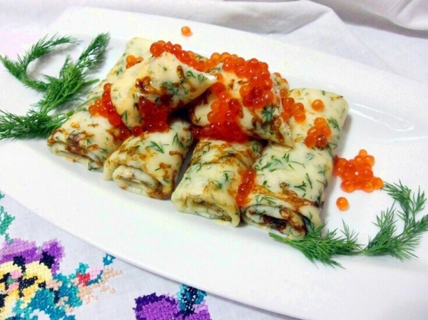 Сырные блинчики с зеленью и красной икрой Сырные блинчики с зеленью и красной икрой