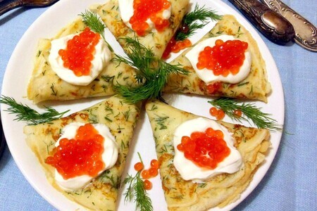 Сырные блинчики с зеленью и красной икрой Сырные блинчики с зеленью и красной икрой