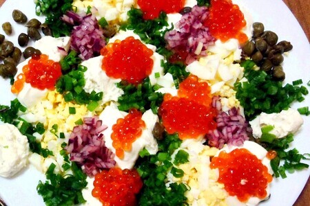 Сырные блинчики с зеленью и красной икрой Сырные блинчики с зеленью и красной икрой