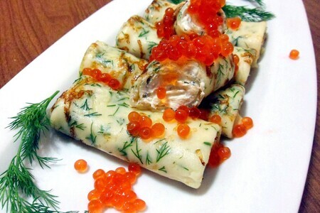 Сырные блинчики с зеленью и красной икрой Сырные блинчики с зеленью и красной икрой