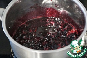 Сырный горячий шоколад со смородиной