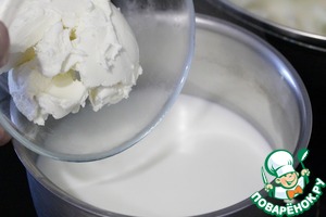 Сырный горячий шоколад со смородиной