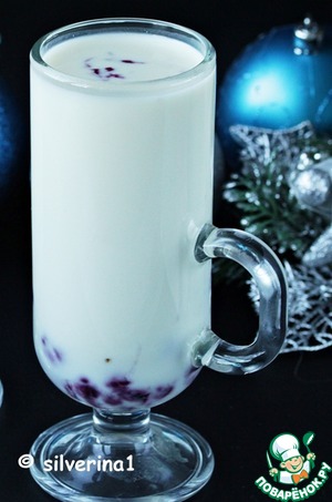 Сырный горячий шоколад со смородиной