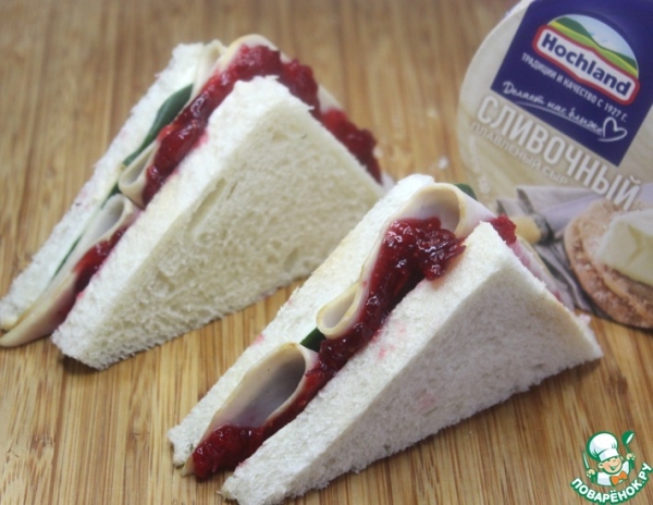 Сырный сэндвич с клюквенным джемом Сырный сэндвич с клюквенным джемом