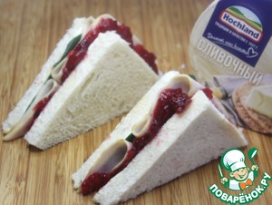 Сырный сэндвич с клюквенным джемом Сырный сэндвич с клюквенным джемом