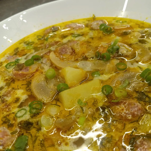 Сырный суп с грибами и колбасками