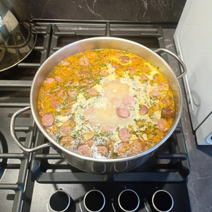 Сырный суп с грибами и колбасками