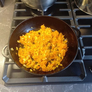 Сырный суп с грибами и колбасками