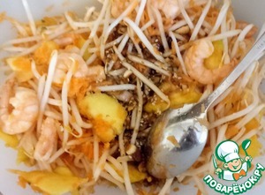 Тайский салат с креветками и манго Тайский салат с креветками и манго