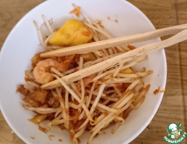 Тайский салат с креветками и манго Тайский салат с креветками и манго