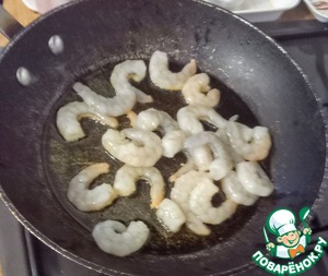 Тайский салат с креветками и манго Тайский салат с креветками и манго