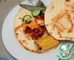 Тако с рыбой, кукурузой и огурцом