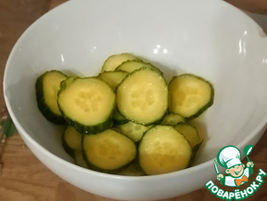 Тако с рыбой, кукурузой и огурцом