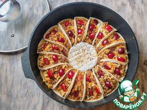 Такос с мясом, черешней и камамбером Такос с мясом, черешней и камамбером