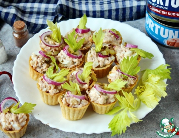 Тарталетки с тунцом и огурцом Тарталетки с тунцом и огурцом