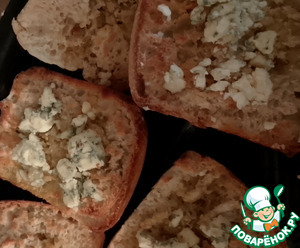 Тартины с нектаринами, горгонзолой и тимьяном