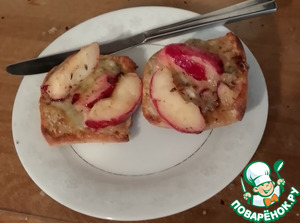 Тартины с нектаринами, горгонзолой и тимьяном