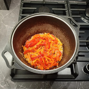 Тяхан с курицей и овощами