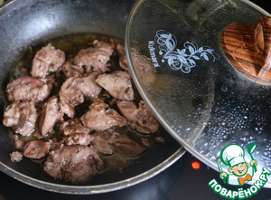 Тёплый салат из куриной печени с фасолью Тёплый салат из куриной печени с фасолью