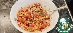Тёплый салат с тунцом и макаронами