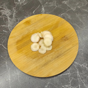 Том ям с креветками и кальмарами Том ям с креветками и кальмарами