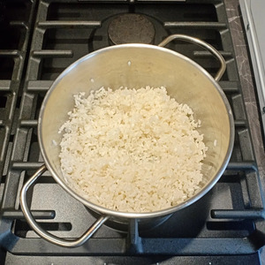 Том ям с креветками и кальмарами Том ям с креветками и кальмарами