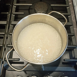 Том ям с креветками и кальмарами Том ям с креветками и кальмарами