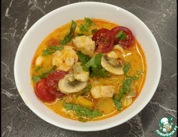 Том ям с креветками и кальмарами Том ям с креветками и кальмарами