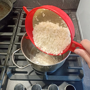 Том ям с креветками и кальмарами Том ям с креветками и кальмарами