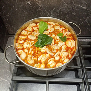 Том ям с креветками и кальмарами Том ям с креветками и кальмарами