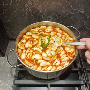 Том ям с креветками и кальмарами Том ям с креветками и кальмарами