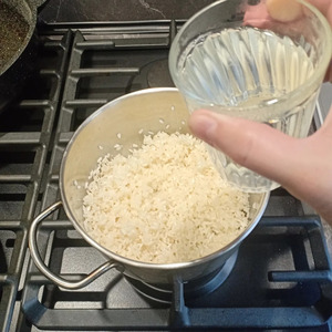 Том ям с креветками и кальмарами Том ям с креветками и кальмарами