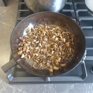 Том ям с рыбой и кальмарами