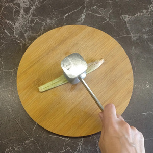 Том ям с рыбой и кальмарами