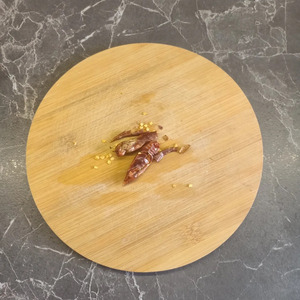 Том ям с рыбой и кальмарами