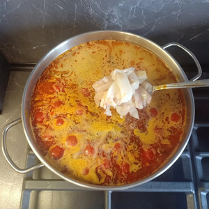 Том ям с рыбой и кальмарами