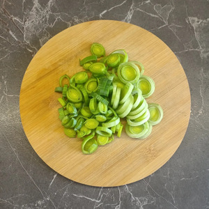 Том ям с рыбой и кальмарами