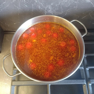 Том ям с рыбой и кальмарами