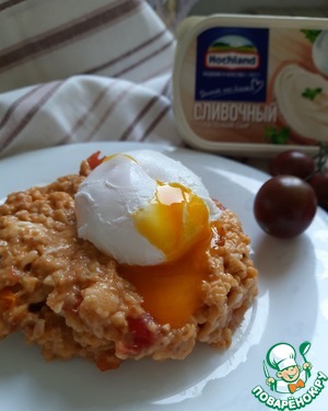 Томатная овсянка с яйцом-пашот