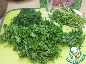 Травяной салат с огурцом и мини-котлетками Травяной салат с огурцом и мини-котлетками