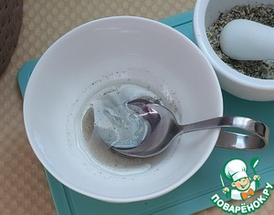 Травяной салат с огурцом и мини-котлетками Травяной салат с огурцом и мини-котлетками