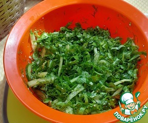 Травяной салат с огурцом и мини-котлетками Травяной салат с огурцом и мини-котлетками