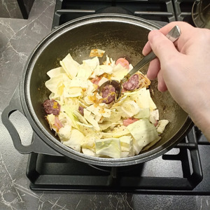 Тушеная капуста по-немецки