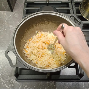 Тушеная капуста по-немецки