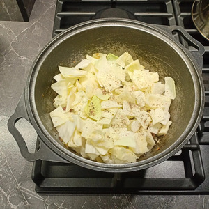 Тушеная капуста по-немецки