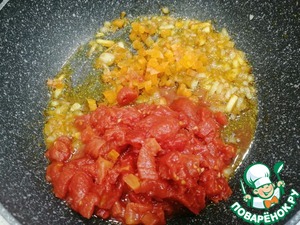 Тушеная курица со специями и курагой