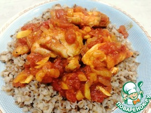 Тушеная курица со специями и курагой