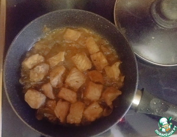 Тушеная свинина маринованная в соевом соусе Тушеная свинина маринованная в соевом соусе