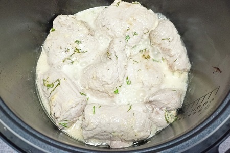 Тушеные свиные рулеты с сыром — рецепт для мультиварки Тушеные свиные рулеты с сыром — рецепт для мультиварки